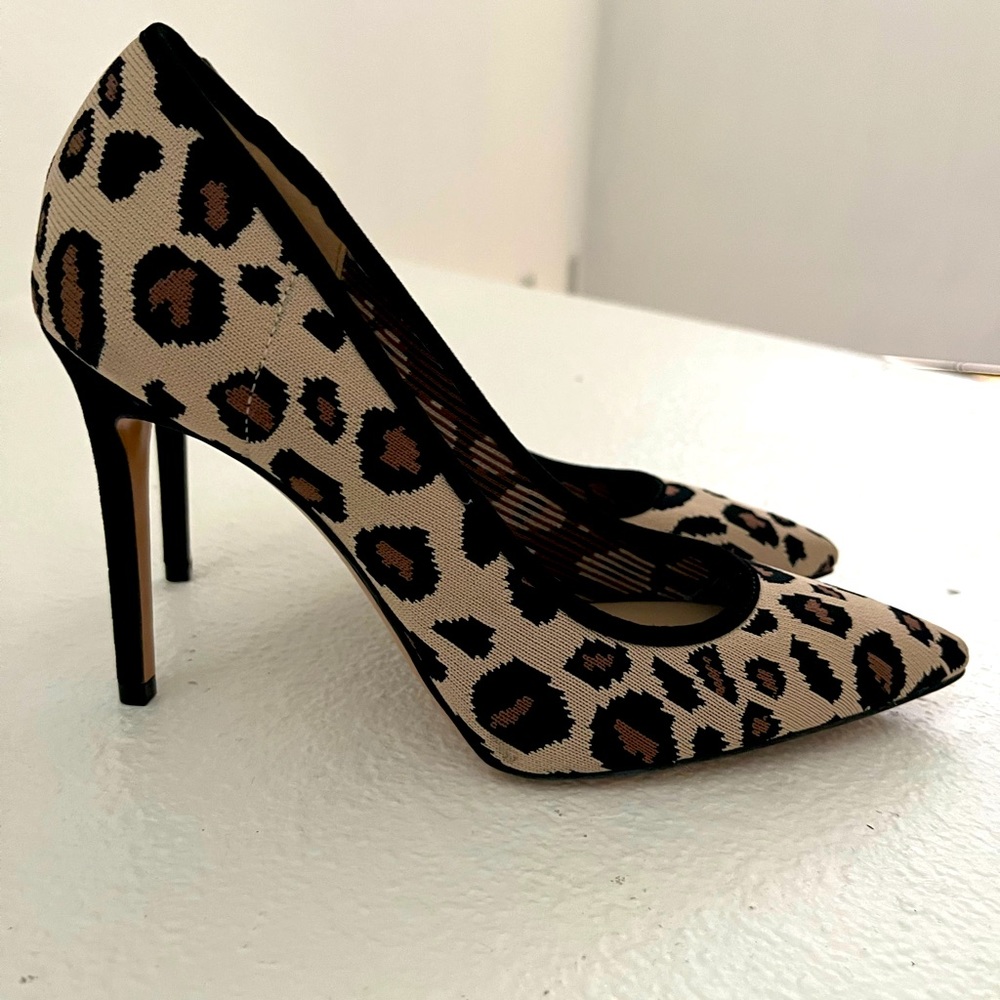 Mix 6 shoes. Never worn. Cloth fabric.